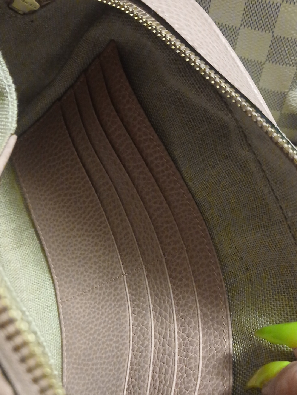 Authentic Gucci Crossbody - Picture 3 of 10